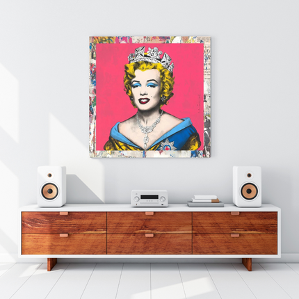 ChandelierDecor - Crowned: Marilyn Pop Art – Perfect Blend of Royalty