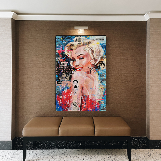 ChandelierDecor - Crowned - Marilyn Pop Art: Expression of Iconic Beauty