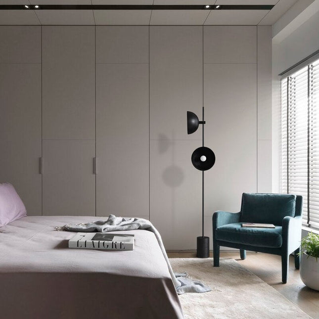ChandelierDecor - Black Heavy Standing Lamp: Durable Design and Elegant Style